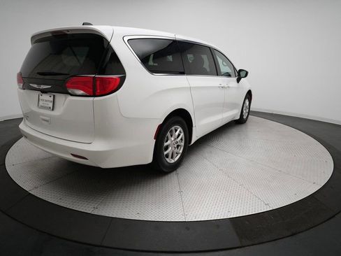 Used 2024 Chrysler Voyager LX image 37