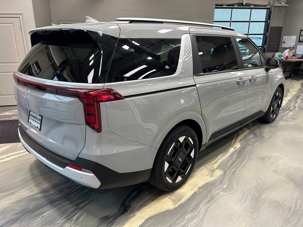 Used 2025 Kia Carnival EX FWD image 34