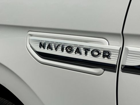 Used 2022 Lincoln Navigator Reserve AWD/4WD image 27