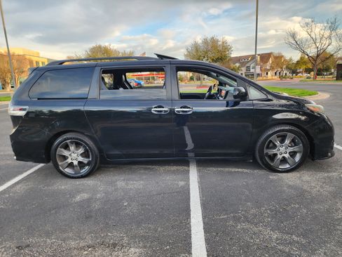 Used 2015 Toyota Sienna SE image 8