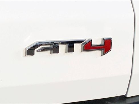 Used 2024 GMC Acadia AT4 w/ Luxury Package image 9