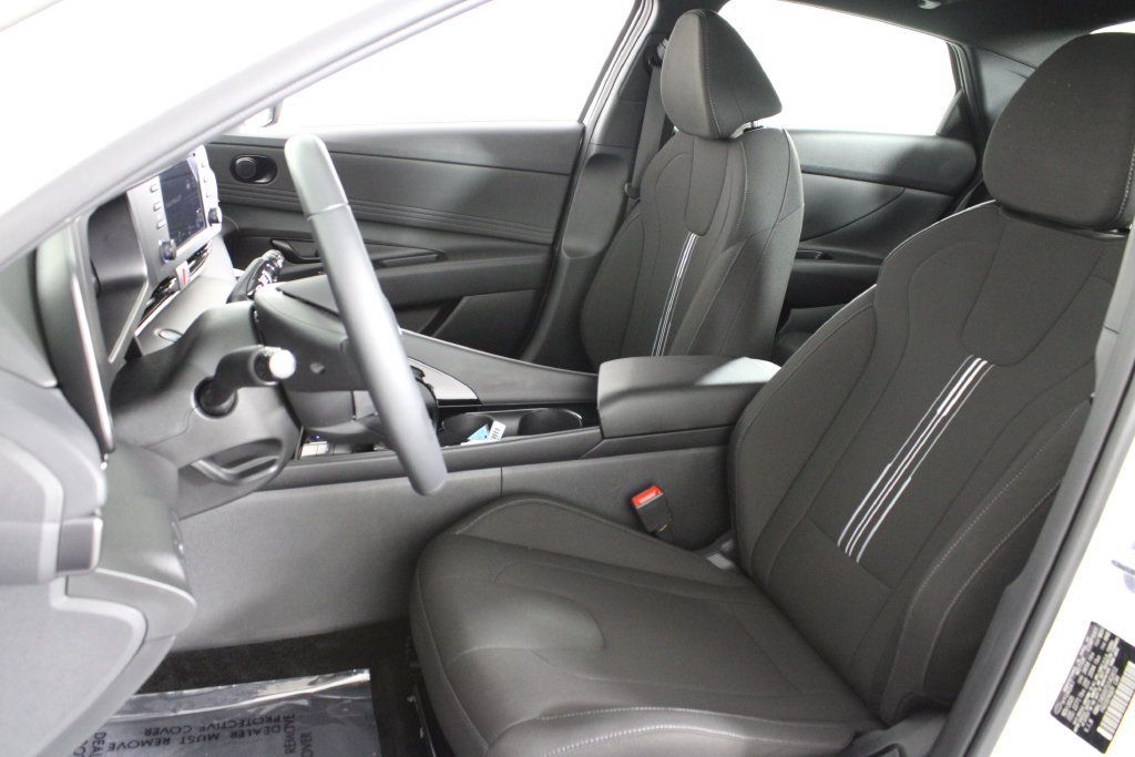 Certified 2026 Hyundai Elantra SEL Sport Premium w/ Cargo Package FWD image 20