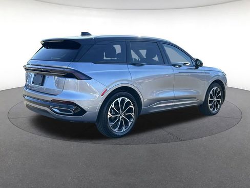 Used 2024 Lincoln Nautilus Reserve image 6