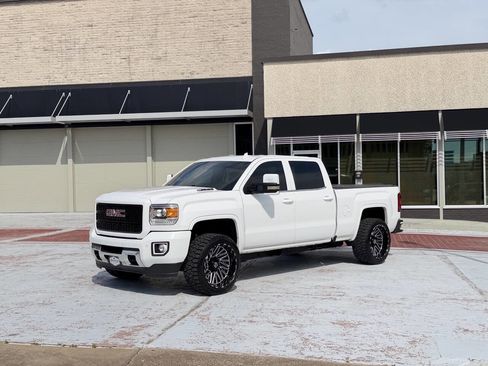 Used 2016 GMC Sierra 2500 Denali w/ Duramax Plus Package AWD/4WD image 4