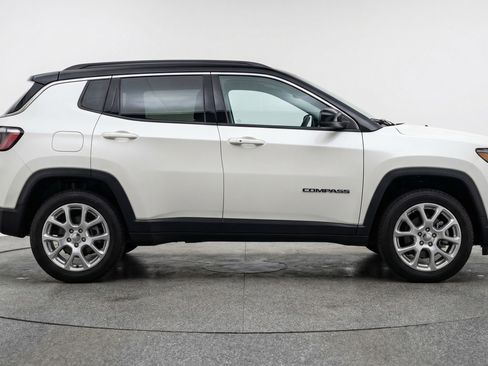 Used 2025 Jeep Compass Limited AWD/4WD image 11