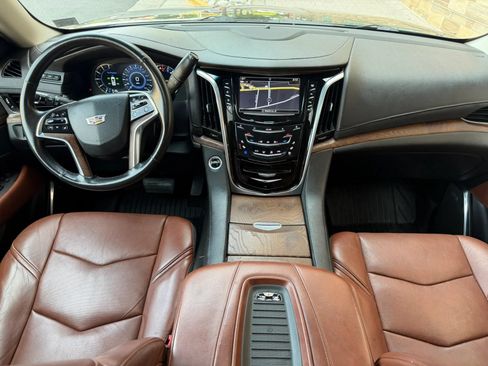 Used 2018 Cadillac Escalade ESV Luxury w/ LPO, Radiant Package AWD/4WD image 23