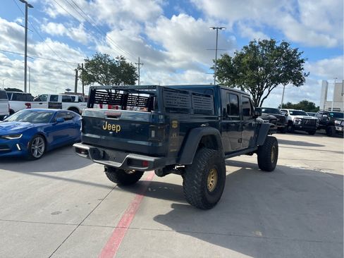 Used 2025 Jeep Gladiator Sport AWD/4WD image 3