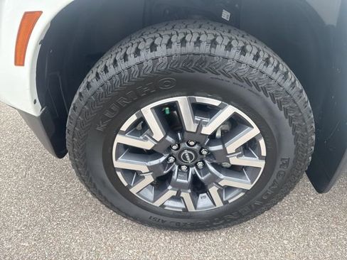 Used 2024 Nissan Frontier SL w/ Technology Package image 12