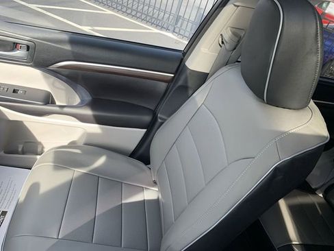 Used 2016 Toyota Highlander Limited image 30