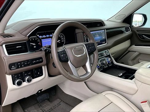 Used 2021 GMC Yukon Denali w/ Denali Premium Package AWD/4WD image 16