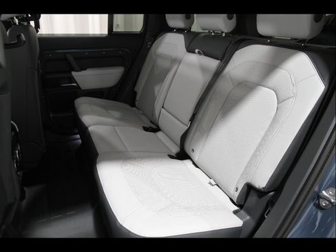 Used 2025 Land Rover Defender 110 S image 22