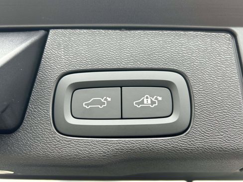 New 2026 Volvo XC60 B5 Plus w/ Protection Package Premier image 18