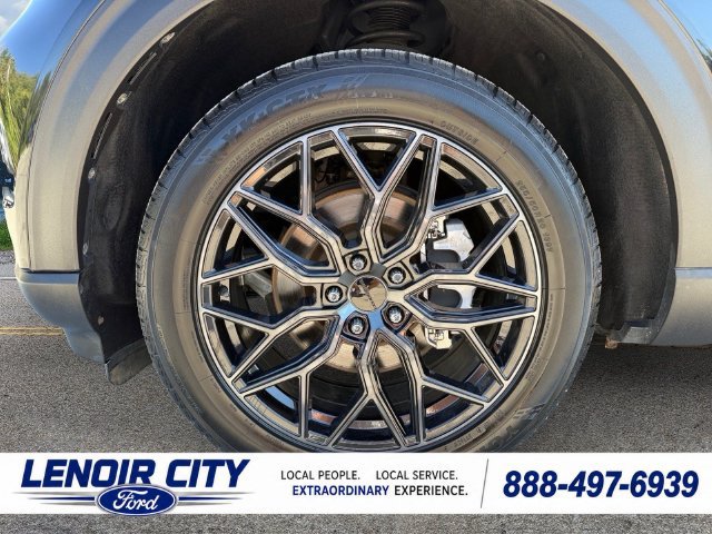 Used 2020 Ford Explorer XLT w/ Equipment Group 202A AWD/4WD image 9