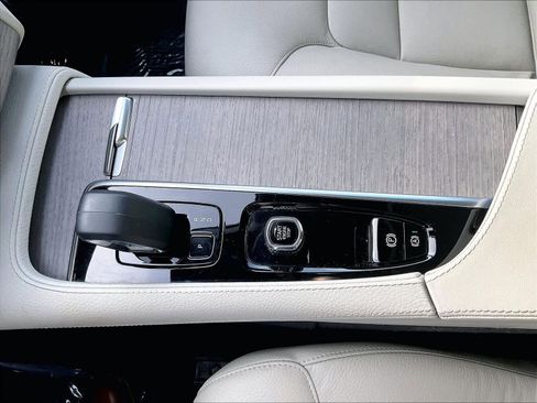 Used 2023 Volvo XC90 T8 Plus w/ Protection Package Premier image 20