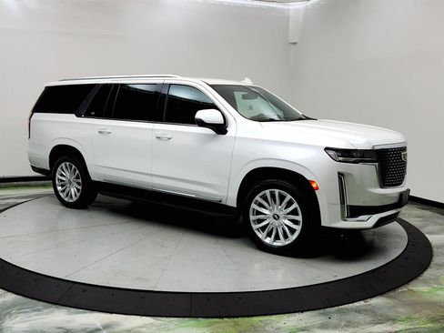 Used 2022 Cadillac Escalade ESV Luxury image 3