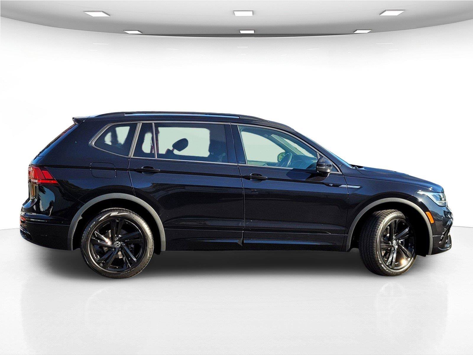 Certified 2023 Volkswagen Tiguan SE R-Line FWD image 6