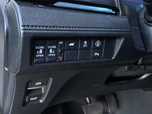 Used 2022 Honda Odyssey Elite image 19