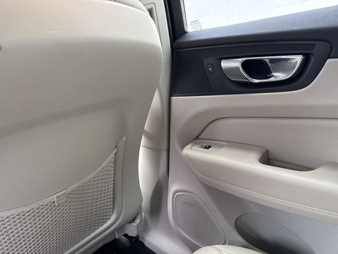 Used 2021 Volvo XC60 T6 Momentum image 17