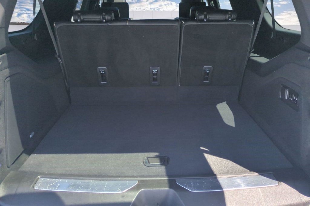 Certified 2023 Cadillac Escalade ESV Premium Luxury w/ Performance Package AWD/4WD image 1