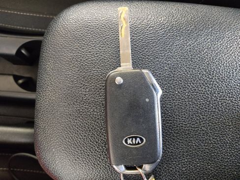 Used 2019 Kia Forte LXS FWD image 32