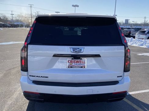 Used 2025 Cadillac Escalade ESV Sport Platinum w/ LPO, ONYX Package image 4