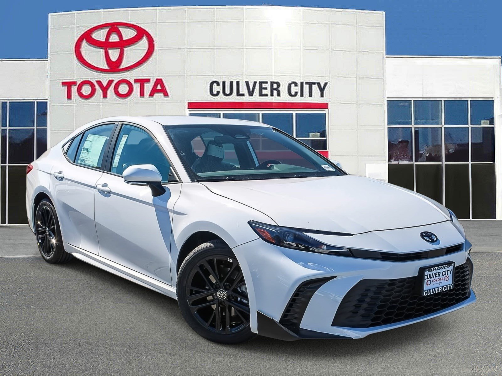 New 2026 Toyota Camry SE FWD image 1