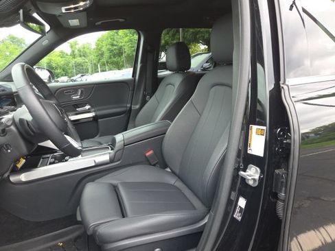 Used 2026 Mercedes-Benz GLB 250 4MATIC image 5