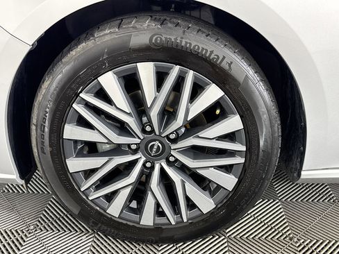 Used 2024 Nissan Altima 2.5 SV image 37
