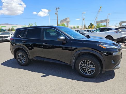 Used 2023 Nissan Rogue S image 9