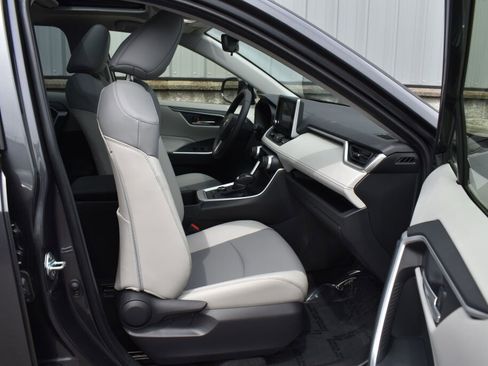 Certified 2025 Toyota RAV4 XLE Premium image 25