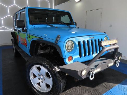 Used 2012 Jeep Wrangler Unlimited Sahara w/ Connectivity Group AWD/4WD image 35