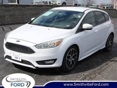 Used 2016 Ford Focus SE w/ SE Sport Package image 1