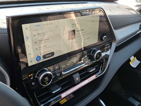 New 2026 Toyota Highlander Limited AWD/4WD image 8