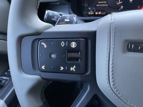 Certified 2025 Land Rover Defender 110 image 23