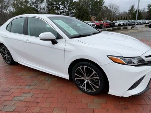 Used 2019 Toyota Camry L image 3