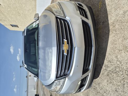 Used 2017 Chevrolet Traverse Premier FWD image 2