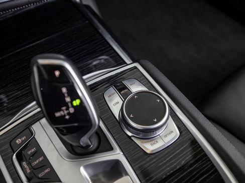 Used 2022 BMW 740i RWD image 32