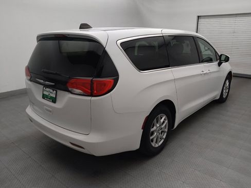 Used 2023 Chrysler Voyager LX FWD image 9