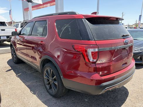 Used 2017 Ford Explorer XLT w/ Equipment Group 202A AWD/4WD image 8