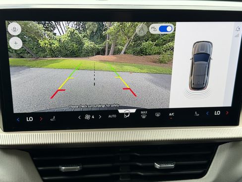 Used 2025 Ford Explorer Active RWD image 29