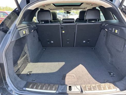 Used 2020 Jaguar F-PACE R-Sport image 11