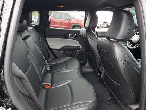 Used 2025 Jeep Compass Limited image 15