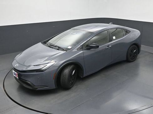 Used 2023 Toyota Prius LE FWD image 31