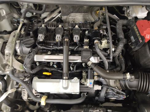Used 2024 Nissan Versa SR FWD image 30