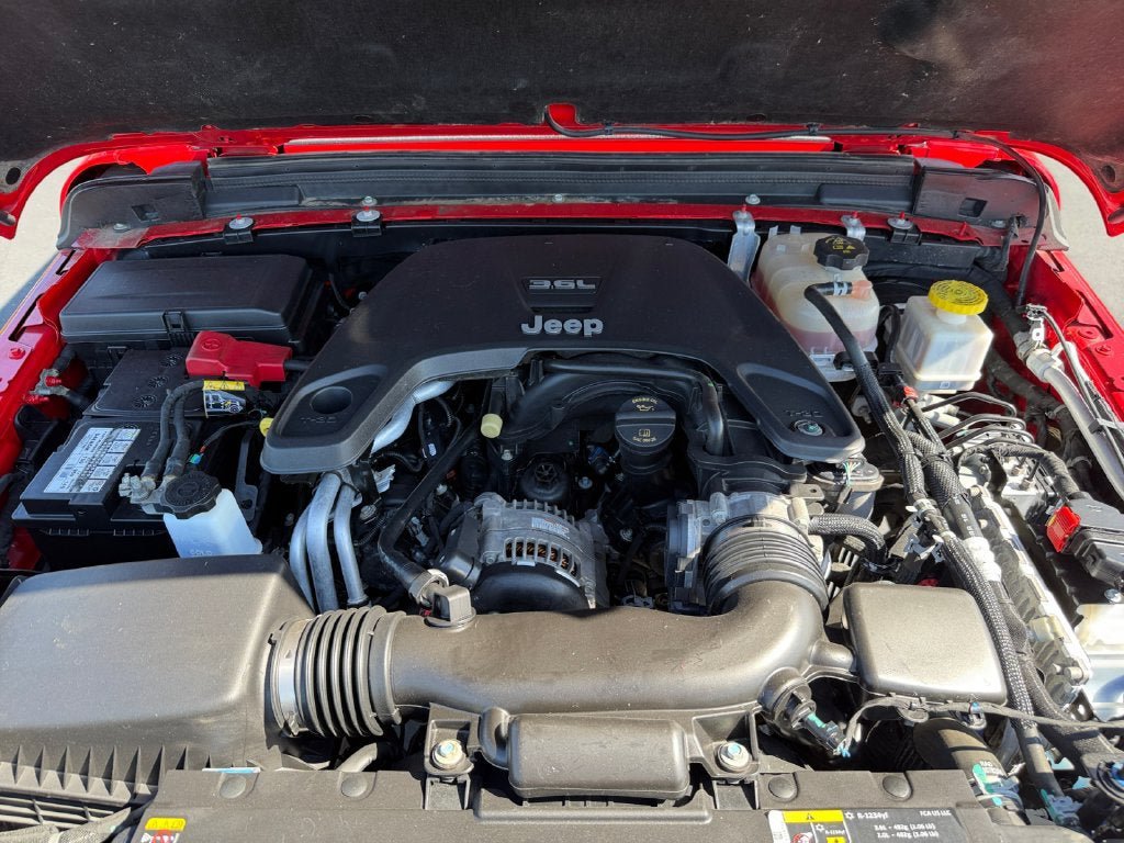 Used 2021 Jeep Gladiator Rubicon w/ Uconnect 4C Nav & Sound Group AWD/4WD image 30