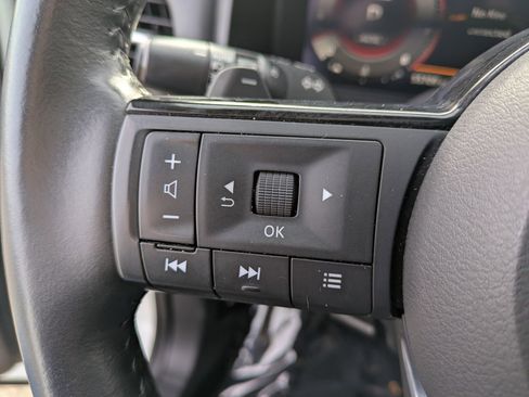 Used 2021 Nissan Rogue Platinum image 16