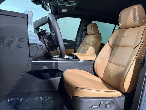 Used 2025 Cadillac Escalade Premium Luxury w/ LPO, Floor Liner Package AWD/4WD image 5