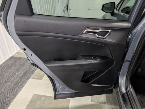 Used 2025 Kia Sportage LX image 8