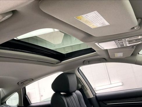 Used 2019 Honda Accord Touring image 13
