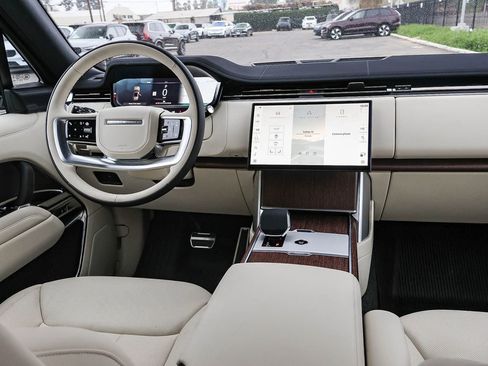 New 2025 Land Rover Range Rover SE image 21